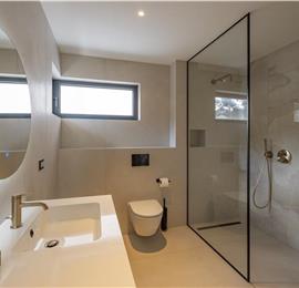 Selection of 5 bedroom seafront villas with heated pool on Ciovo near Trogir, sleeps 10